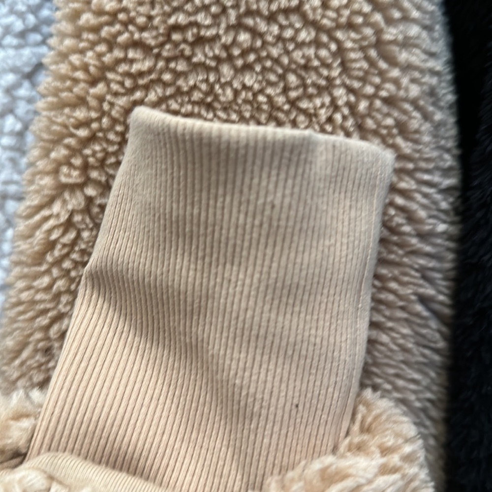 Foxy Sherpa camel jacket ALO removable hood xs - Picture 9 of 10